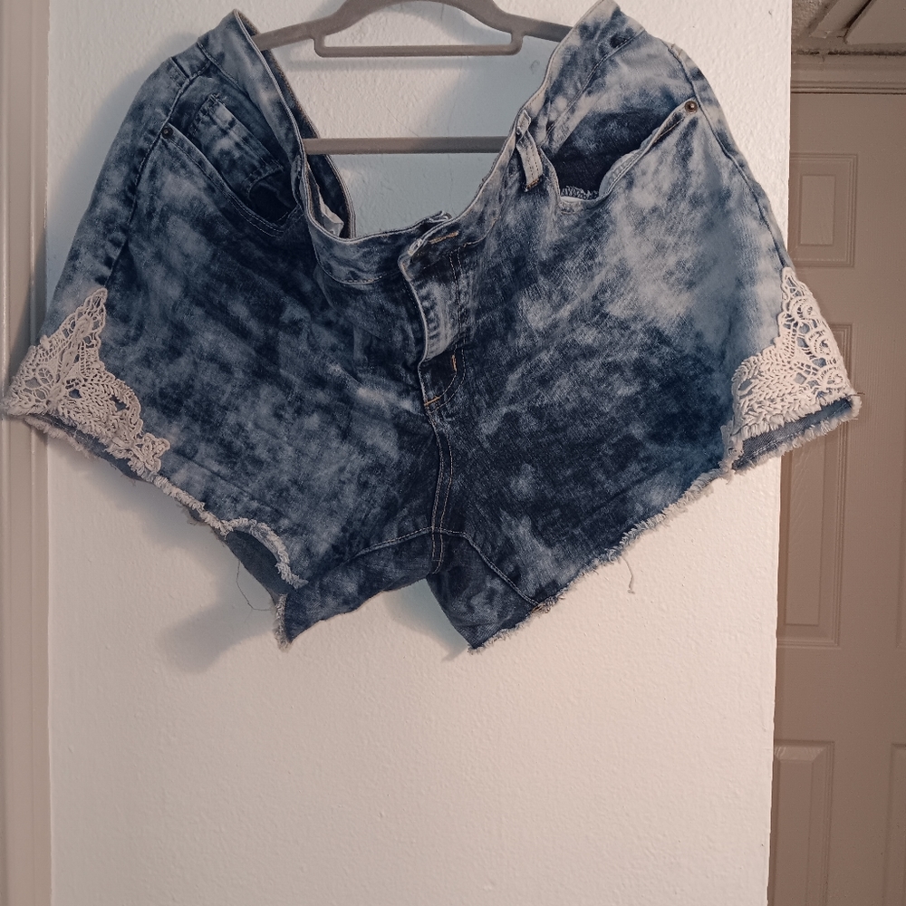 Thread Market shorts. Size 22